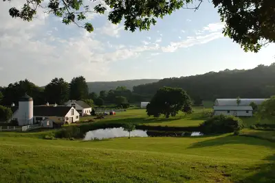 Image de Auberge historique sur une ferme biologique spectaculaire de 100 acres avec lac et piscine privée