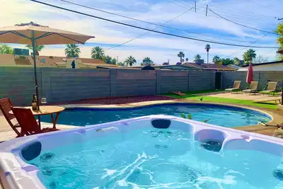 Image de Modern 3-Bed 2-Bath w / Pool - Juste entre la vieille ville de Scottsdale et Tempe (Asu)