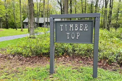 Image de Timber Top Cabin: Fire Pit + WiFi + State Forest-Parcs \/ Randonnée pédestre