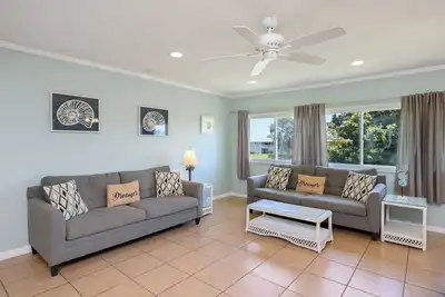 Image de Nouveau! Condo 2 chambres près de la plage et situé au coeur de Destin.