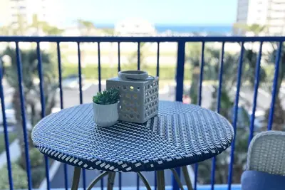 Image de Condo sur la plage avec vue sur le lever du soleil