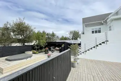 Image de Maison familiale et élégante, située au centre de Reykjavik.