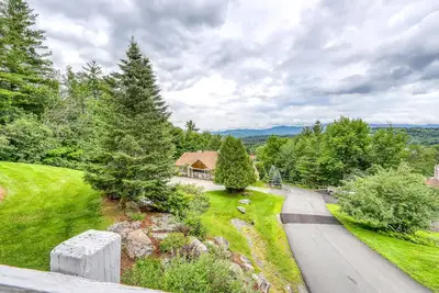 Image de Condo élégant w / piscine partagée, court de tennis, sauna, bain à remous et plus!