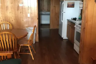 Image de \"Logement entièrement meublé propre / entretenu\" - Cabane à poissons rouges ou à pilet