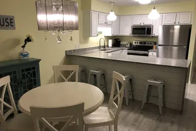 Image de Récemment rénové Condo Oceanview moderne et spacieux