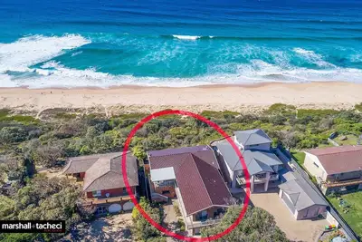 Image de La Vue -49 Bunga St- Impressionnante maison en bord de mer + vue panoramique + propre accès à la plage