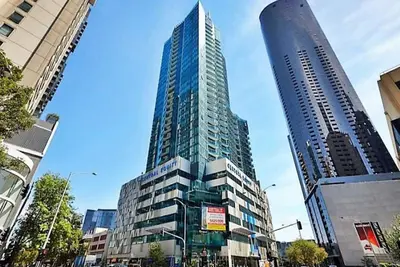Image de 3 Bed 2 Bath dans le meilleur emplacement de Southbank! Près de tout ce que Melbourne a à offrir!