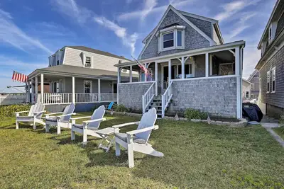 Image de Nouveau! Oceanfront Marshfield Home w \/ Porche + Grill!