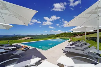 **Last Minute** Podere Gaia 16 Pax pool 5x20, A\/C, WiFi, Bbq, near Cinque Terre