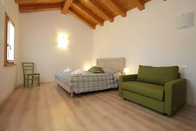 Casa Zoldan, Iris
