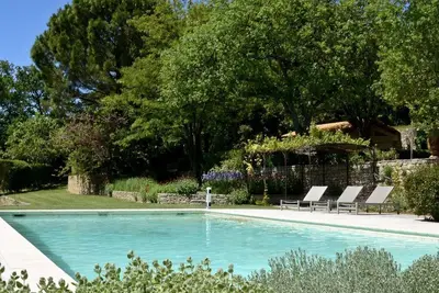 Image de La Rourette: maison spacieuse, vue imprenable, grande piscine