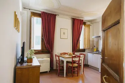 Image de Dans l'ancien Florence appartement typique, lumineux