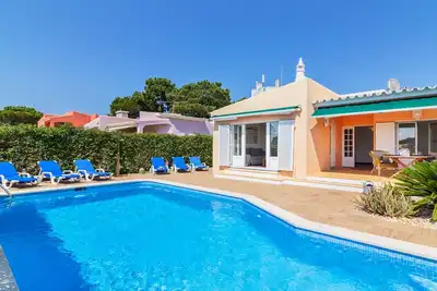 Image de Villa de 3 chambres à coucher près de la marina de Vilamoura, du golf et des plages