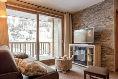 Image de Vos Prochaines Vacances de Ski | Chambre Confortable avec une Cheminée + Parfait pour les skieurs
