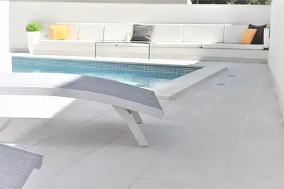 Image de Villa moderne avec piscine!