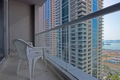 Image de Appartement de luxe élégant avec vue mer et palm