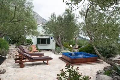 Image de ctma141- Belle maison de vacances isolée et entourée d'oliviers et de verdure, pouvant accueillir de 2 à 4 personnes