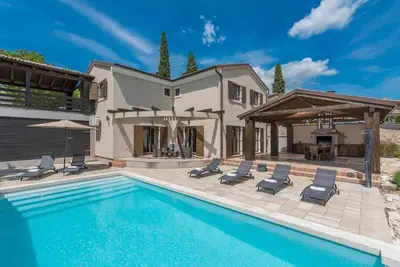 Image de Maison de vacances Juršići pour 1 - 12 personnes avec 5 chambres à coucher - Maison de vacances
