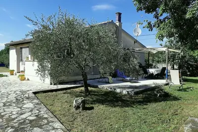 Image de Maison de vacances Rakalj pour 1 - 5 personnes avec 2 chambres à coucher - Maison de vacances