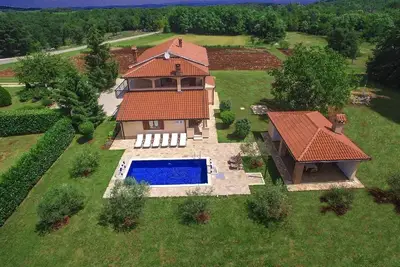 Image de Maison de vacances Visnjan pour 1 - 8 personnes avec 4 chambres à coucher - Maison de vacances
