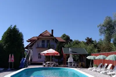 Image de Maison de vacances Balatonmáriafürdõ pour 1 - 7 personnes avec 3 chambres à coucher - Maison de vaca