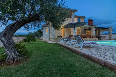 Image de Maison de vacances Fažana pour 1 - 9 personnes avec 4 chambres à coucher - Maison de vacances