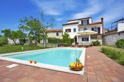 Image de Maison de vacances Krnica pour 1 - 12 personnes avec 5 chambres à coucher - Maison mitoyenne