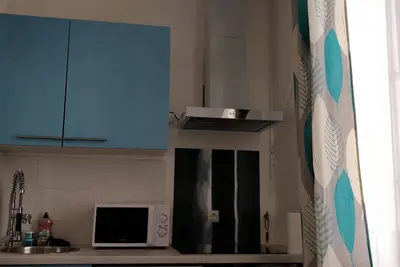 Image de Modern 1 bedroom apartment near the metro.