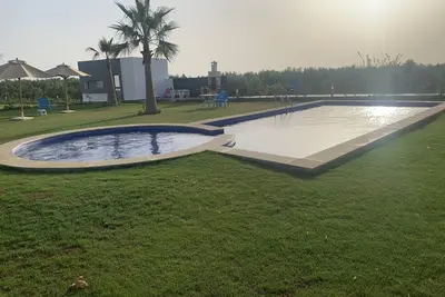 Image de Luxueux app. S+2 moderne, richement meublé, Rdc avec accès  jardin & piscine