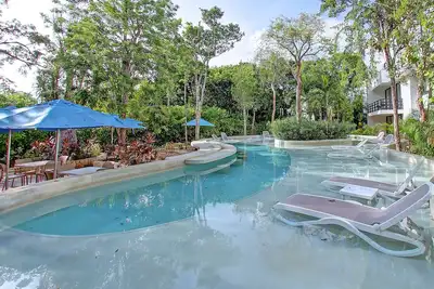 Image de Penthouse \"impérial\" avec piscine et toit privés