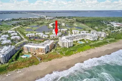 Image de Entièrement meublé condo premier étage à quelques pas de la plage!