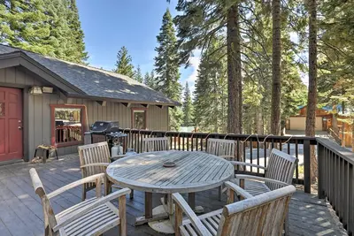 Image de Nouveau! Lake Tahoe Cabin w / cheminée, Grill & Decks!