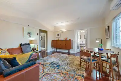 Image de Revenez dans le style ~ 2Bed / 1Bath / 1Car ~ New Farm