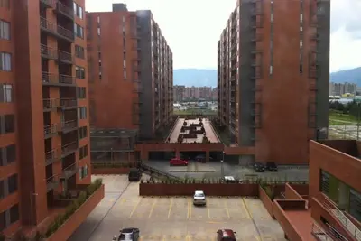 Image de Ceci est un appartement unique dans lequel vous pouvez passer du temps et profiter.