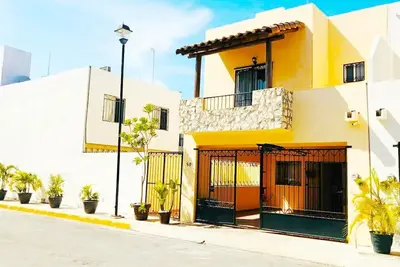 Image de Laguna House! Toute La Maison Avec Jacuzzi