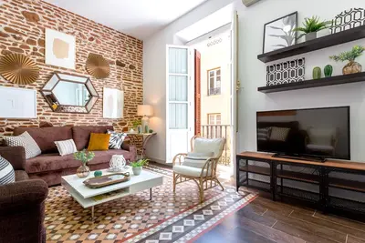 Image de Luxury apartment with balcony in center. Larios
