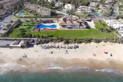 Image de Villa en première ligne de plage avec 7 chambres