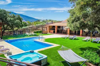 Finca El Balcon de Lomas de Cubo \/ Wifi gratuit \/ Jacuzzi extérieur