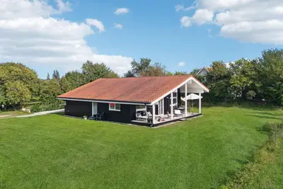 Image de Magnifique maison Ă Askeby avec sauna