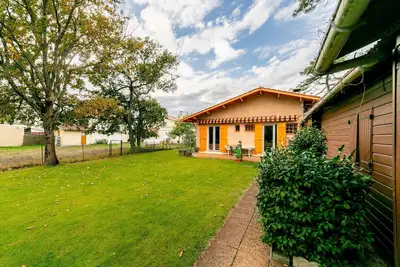 Image de Maison lumineuse sur vaste jardin proche plages/centre ville/2 vélos disponibles
