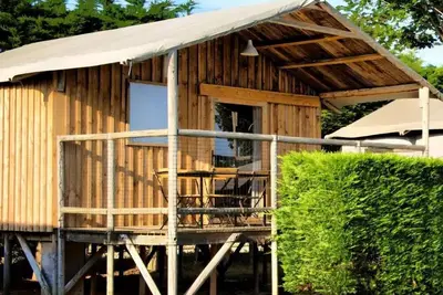 Image de Cabane Lodge Bois sur Pilotis Standard 34m² (2 chambres) dont terrasse couverte 11m² 4 personnes