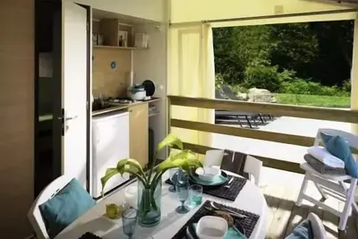 Image de Tithome (ohne sanitation) Mehr Komfort als Zelt Leinwand und Wohnwagen (bei Toiletten) 4 Personen