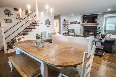 Image de Fixin 'à vendre chez Hgtv - Cape Cod Farmhouse