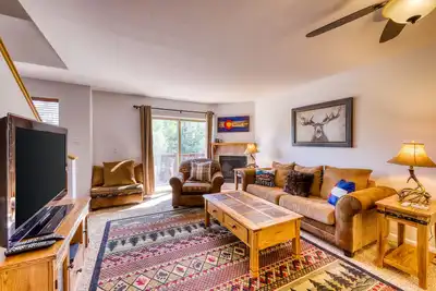 Image de Maison de ville spacieuse avec cheminée, balcon privé et vue magnifique!