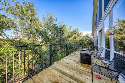 Image de Nouvelle Liste! Accueil Lakefront w / quai de bateau, pont, balcon - près de Austin!