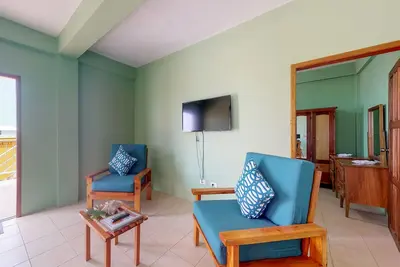 Image de Appartement bien situé avec cuisine entièrement équipée et vue sur le toit