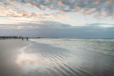Image de Paradis au dernier étage avec vue sur la plage et l'eau