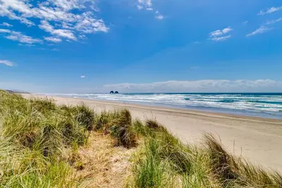 Image de Nouvelle Liste! Oceanfront home w / accès à la plage privée, une vue imprenable et Ping-Pong!