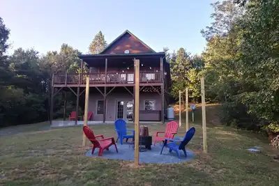 Image de Misty Mountain Retreat - Spa \/ Animaux acceptés \/ Wifi \/ Vues panoramiques sur les montagnes
