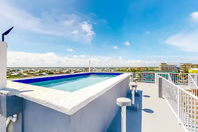 Image de Nouvelle Liste! Appartement accueillant à quelques pas de l'océan - marchez partout!
